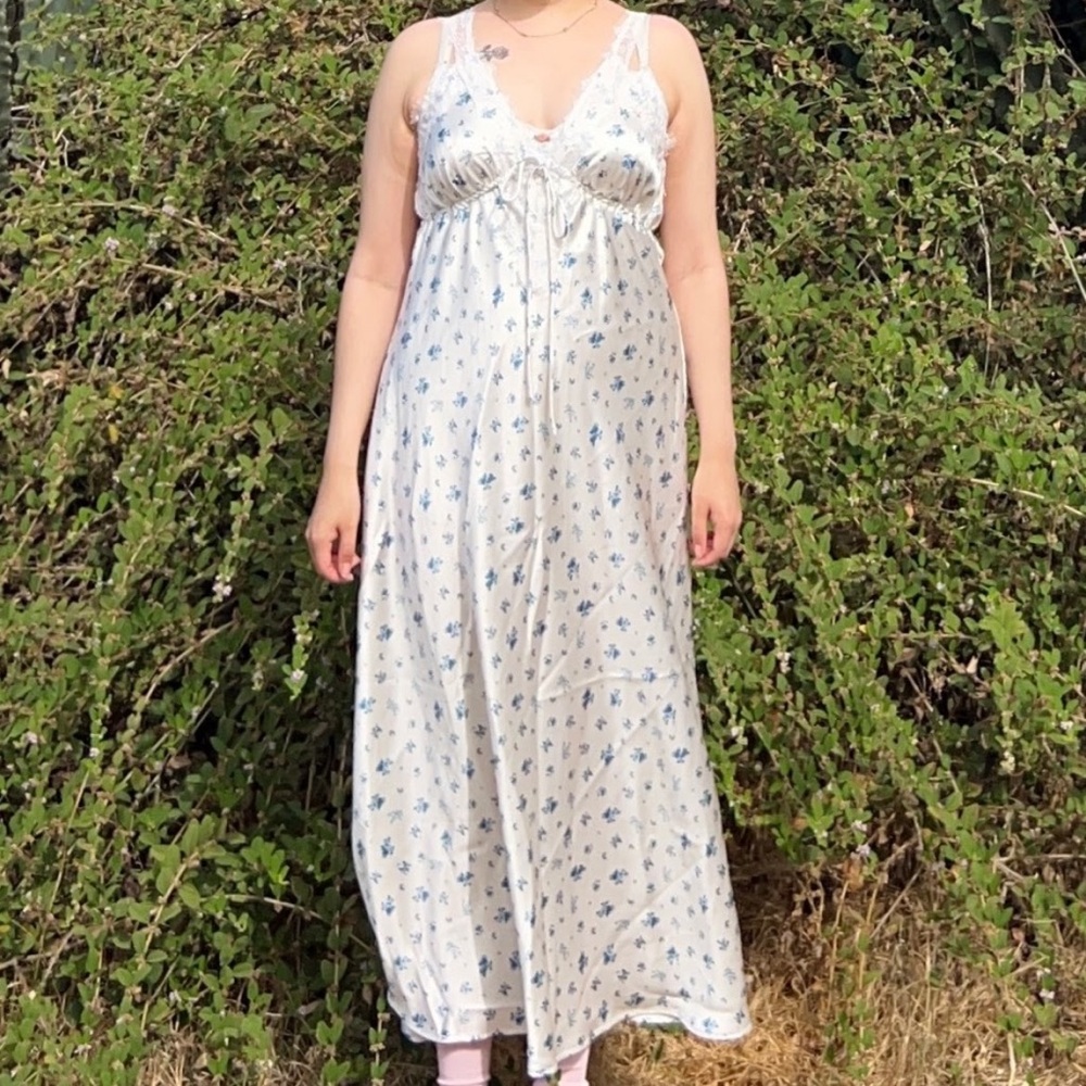 Forever 21 White and Blue Floral Maxi Dress